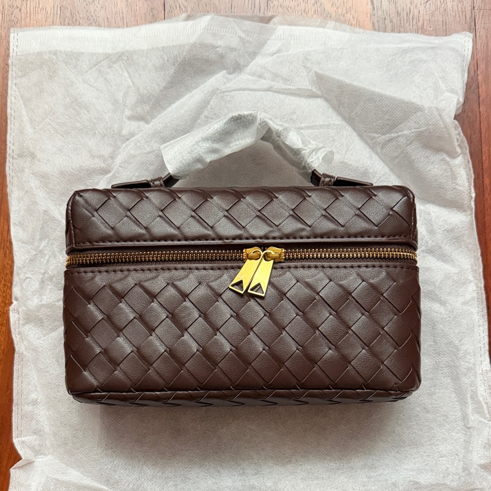Elegant Brown Woven Leather Men's Bag